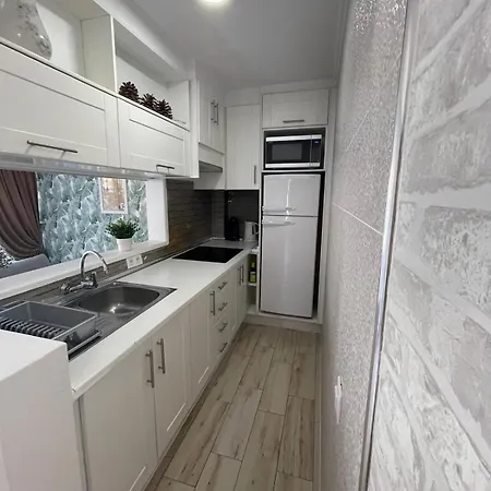 Apartman Comodo En *